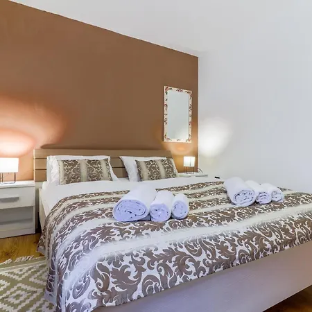 Center 3 Bedroom *