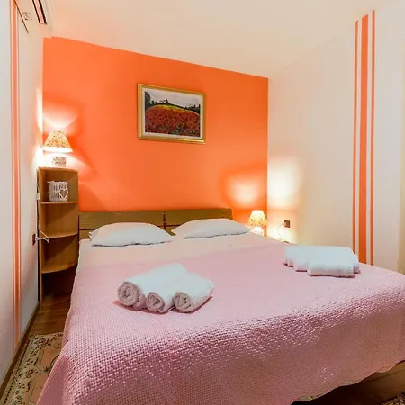 Center 3 Bedroom *