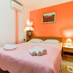 Center 3 Bedroom Apartment Vrsar